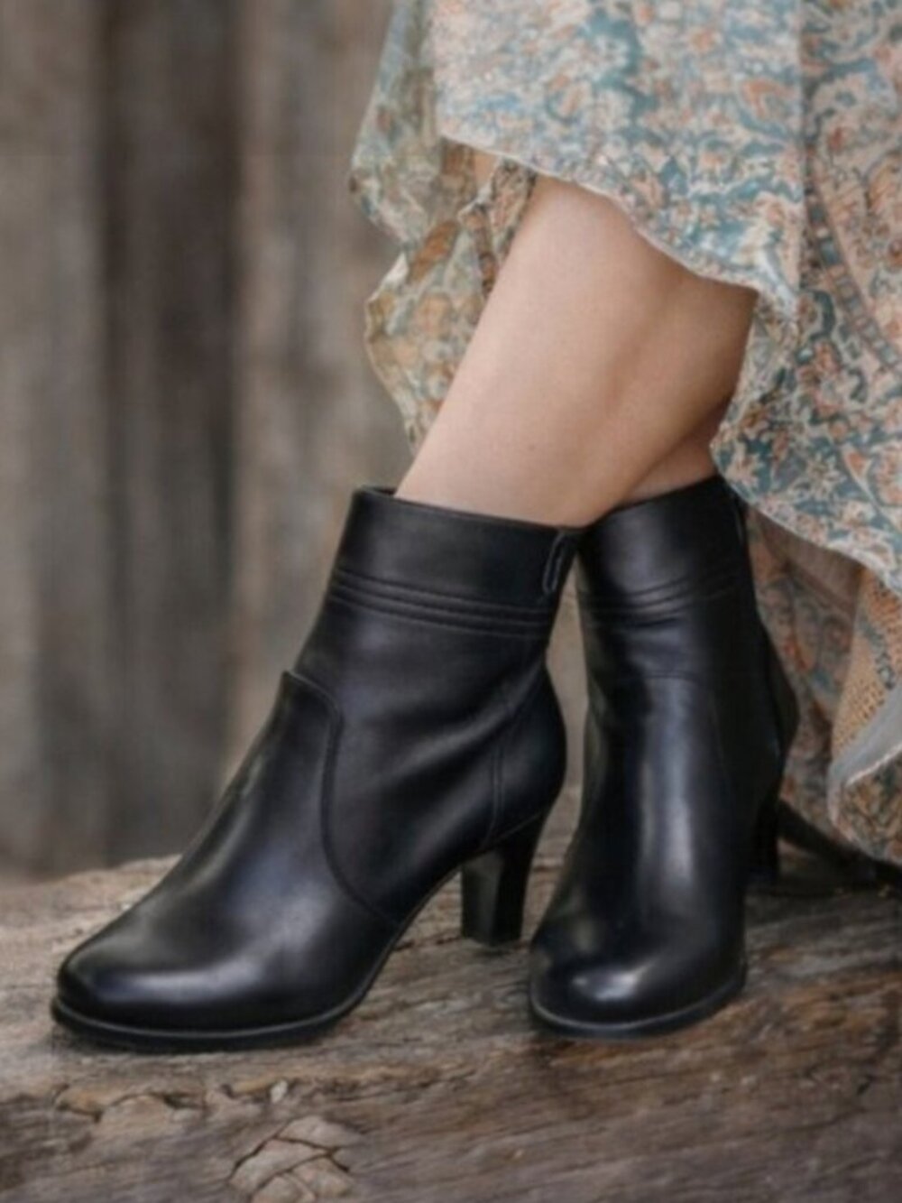 Rockport Total Motion Melora Wave Black Leather Ankle Boot, Size 7.5